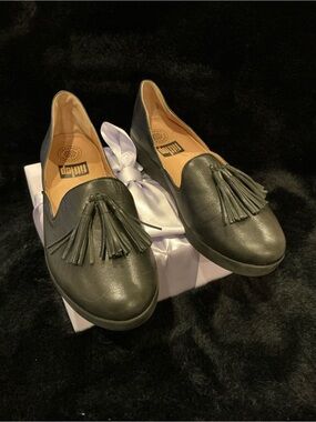 Fitflop Black Tassel Slip-On Loafers Size 6.5